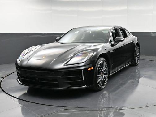 2026 Porsche Panamera 4