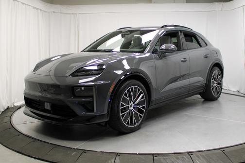 2025 Porsche Macan Turbo