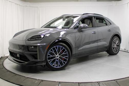 2025 Porsche Macan Turbo