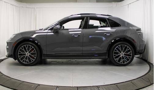 2025 Porsche Macan Turbo
