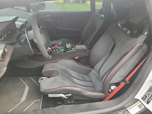 2023 Lamborghini Huracan Sterrato Base