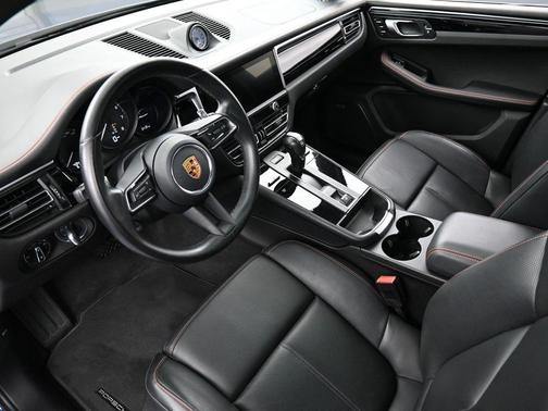 2023 Porsche Macan Base