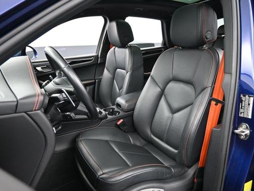 2023 Porsche Macan Base