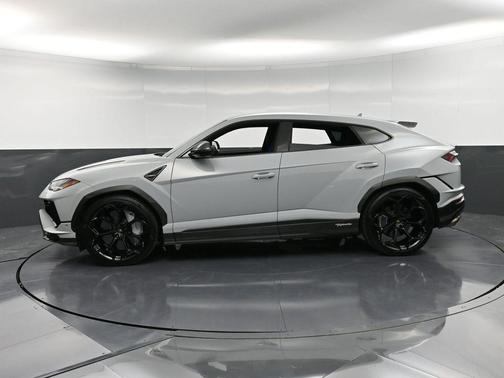 2024 Lamborghini Urus Performante