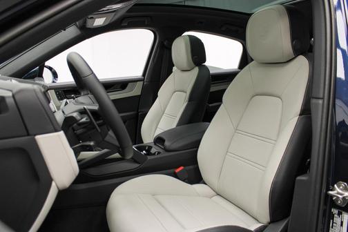 2025 Porsche Cayenne AWD
