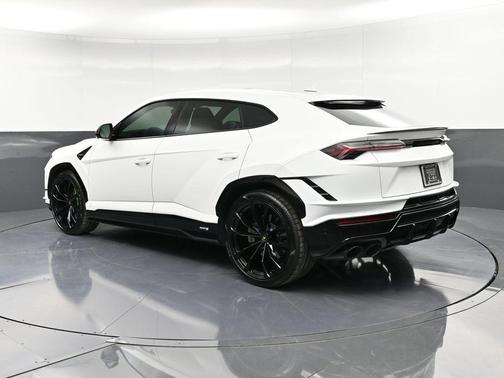 2024 Lamborghini Urus S