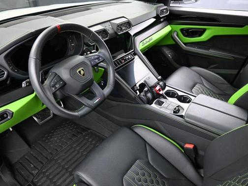 2024 Lamborghini Urus S