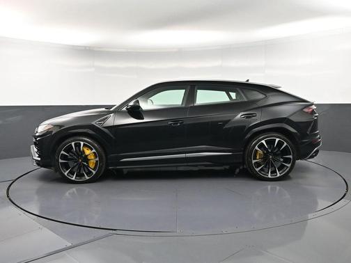 Black 2022 Lamborghini Urus