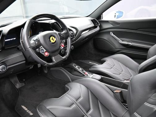 2017 Ferrari 488 GTB Base