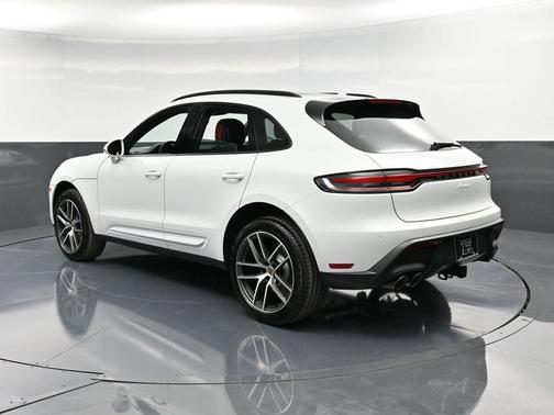 2026 Porsche Macan Base