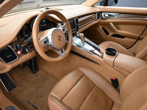 2016 Porsche Panamera GTS