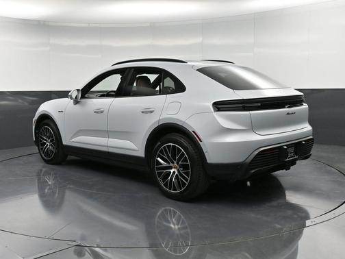 2025 Porsche Macan 4