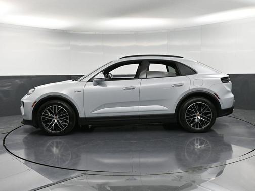 2025 Porsche Macan 4