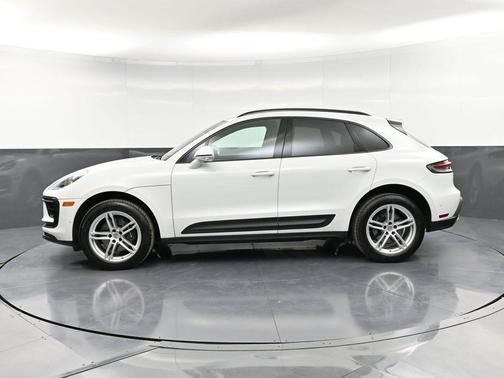 2022 Porsche Macan Base