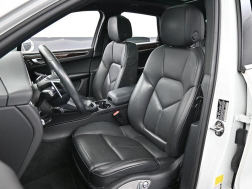 2022 Porsche Macan Base