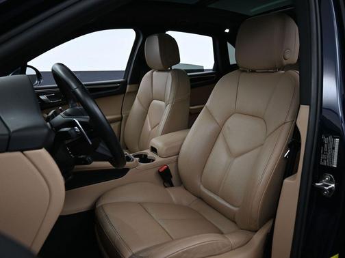 2023 Porsche Macan T