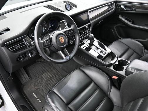 Carrara White Metallic 2024 Porsche Macan GTS