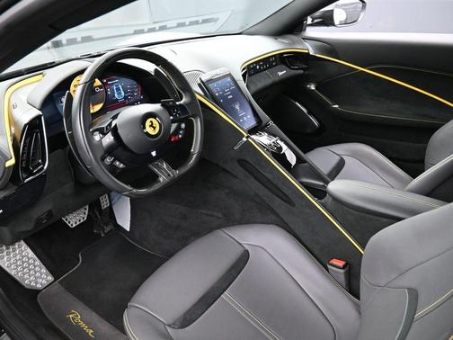2022 Ferrari Roma Base