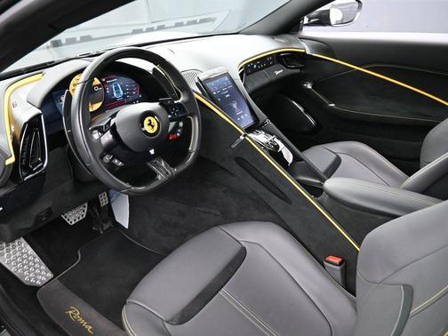 2022 Ferrari Roma Base