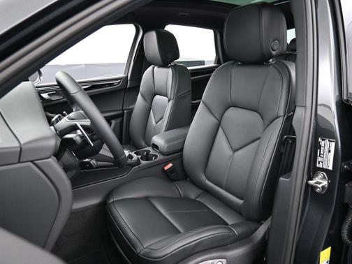 Volcano Gray Metallic 2026 Porsche Macan