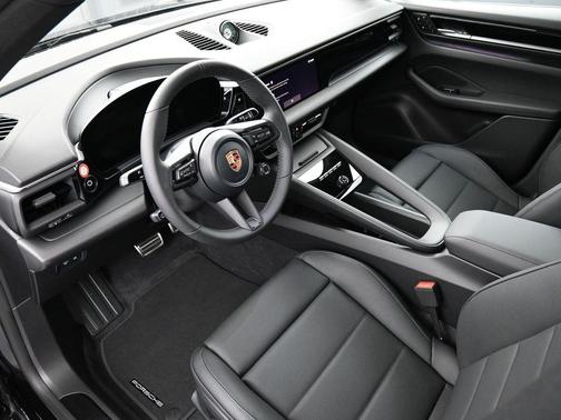 2025 Porsche Macan 4S
