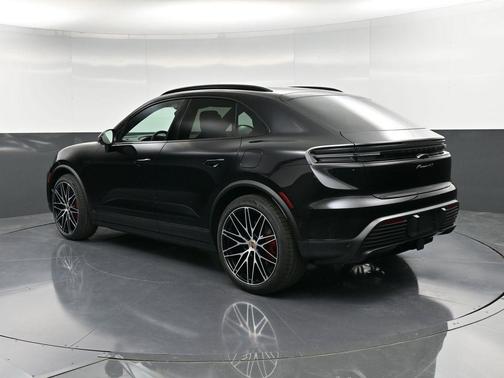 2025 Porsche Macan 4S