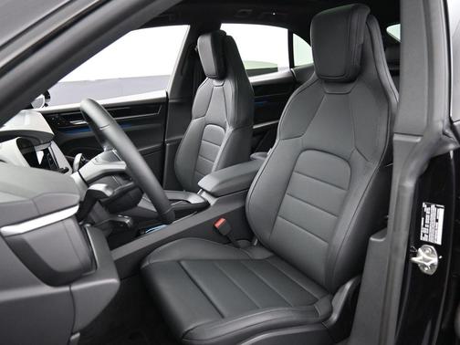 2025 Porsche Macan 4S