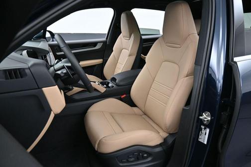 Blue Metallic 2026 Porsche Cayenne Base