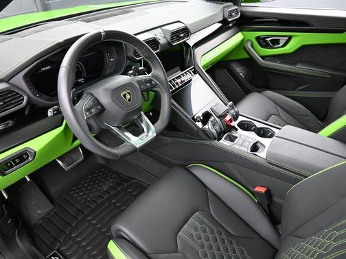 2024 Lamborghini Urus S