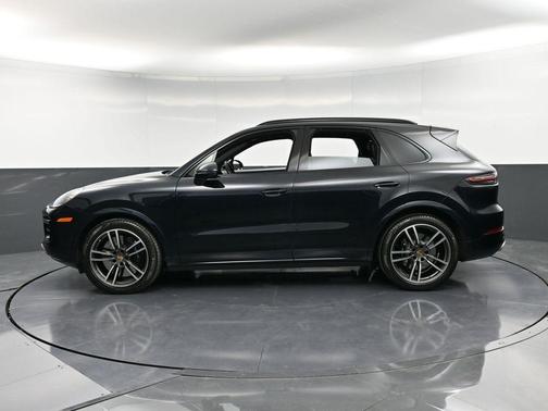 2023 Porsche Cayenne Turbo