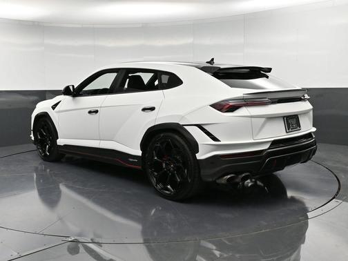 2023 Lamborghini Urus Performante