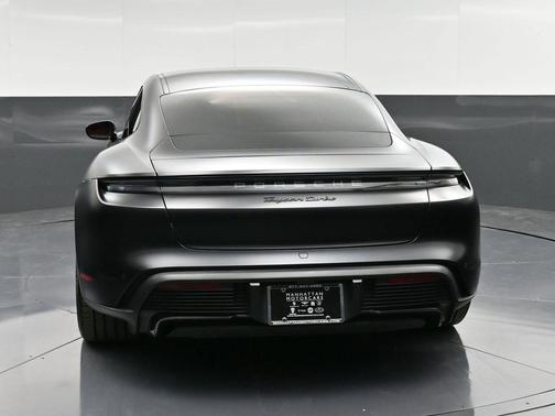 2022 Porsche Taycan Turbo