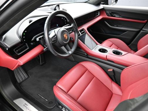 2022 Porsche Taycan Turbo