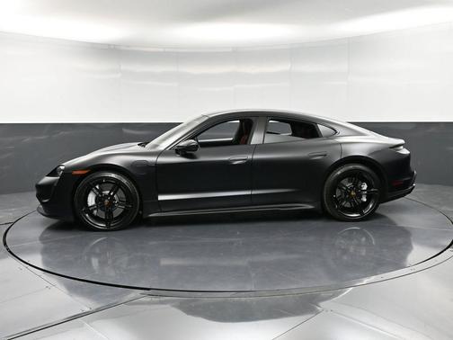 2022 Porsche Taycan Turbo