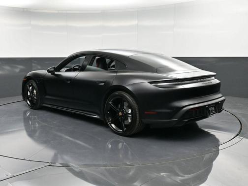2022 Porsche Taycan Turbo