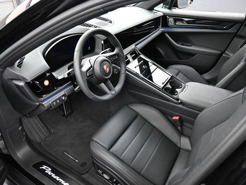 2025 Porsche Panamera 4