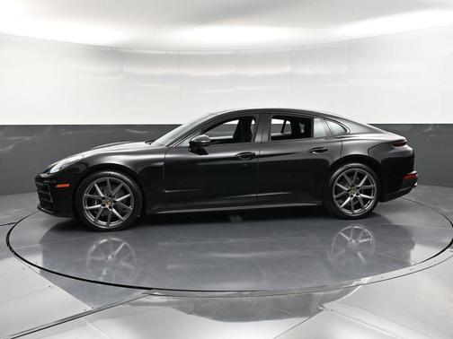 2025 Porsche Panamera 4