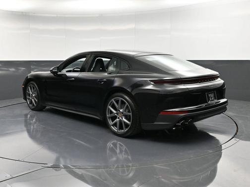 2025 Porsche Panamera 4