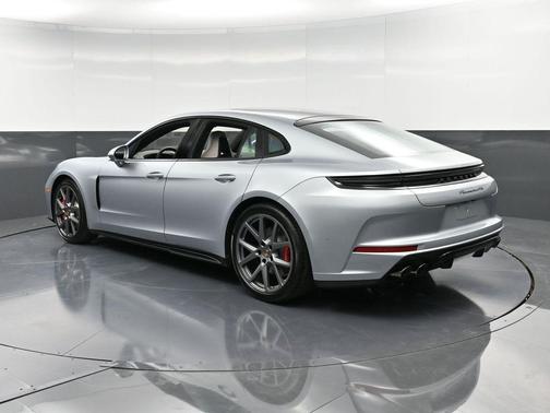 2026 Porsche Panamera GTS