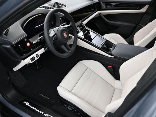 2026 Porsche Panamera GTS