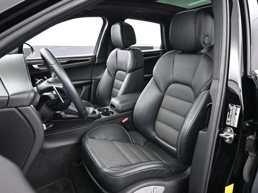 2024 Porsche Macan T