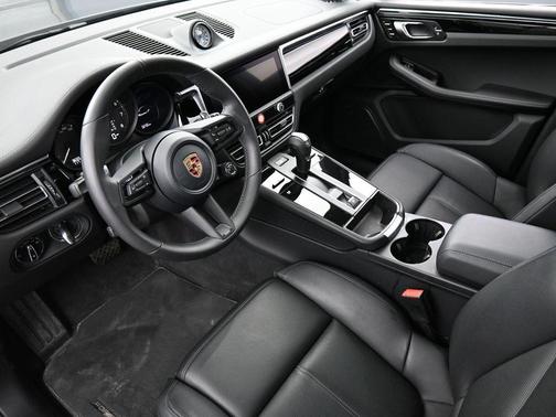 2025 Porsche Macan T