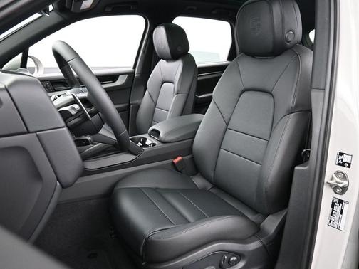 2026 Porsche Cayenne AWD