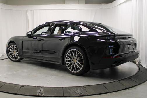 2025 Porsche Panamera 4