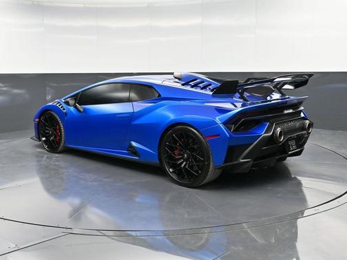 2024 Lamborghini Huracan STO Base
