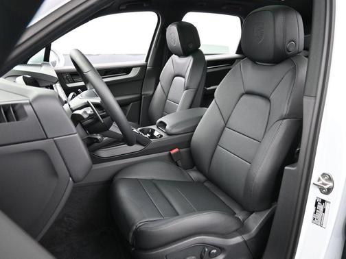 Carrara White Metallic 2026 Porsche Cayenne Base