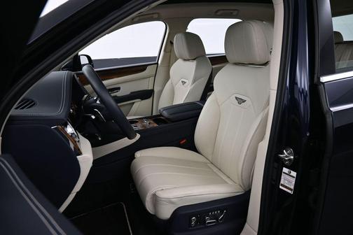 Dark Sapphire 2021 Bentley Bentayga V8