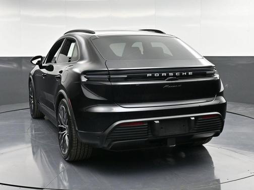 2025 Porsche Macan 4