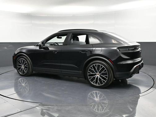 2025 Porsche Macan 4