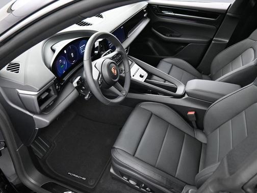 2025 Porsche Macan 4